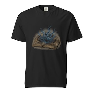 Spellbook Shirt, Witchy Spellbook Tee, Comfort Colors Magic Book T-shirt, Dark Academia Grimoire Shirt, Fantasy Grimoire Tee afbeelding 2