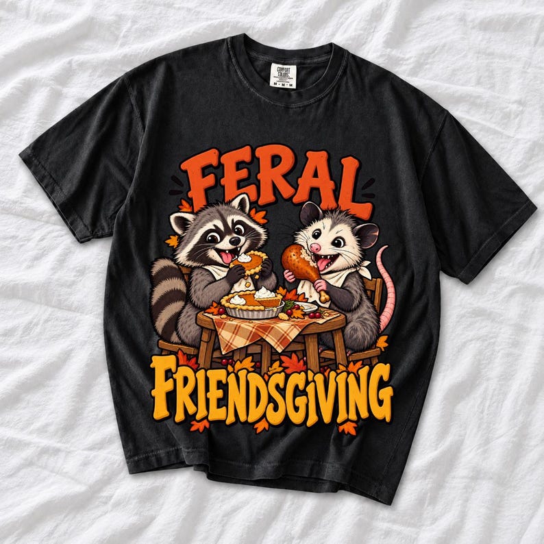 «Feral Friendsgiving» — енот и опоссум за столом