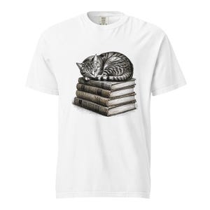 Tabby Cat Shirt, Sleeping Cat on Books Tee, Comfort Colors Cat Lover T-shirt, Bookish Cat Mom Shirt, Retro Kitty Reader Tee image 5