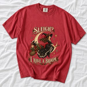 Ведьма на метле везёт ёлку «Sleigh? I Have a Broom.»