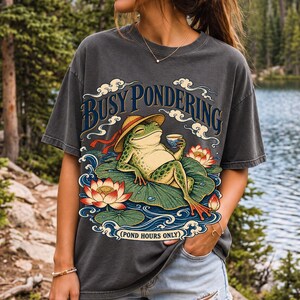 Лягушка «Busy Pondering (Pond Hours Only)»
