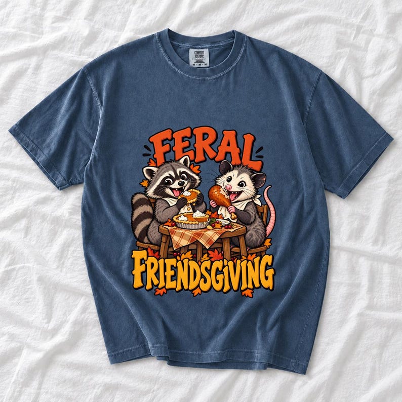 «Feral Friendsgiving» — енот и опоссум за столом