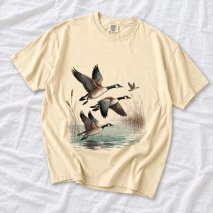 Comfort Colors Canada Goose Shirt, Retro Wild Geese Tee, Geese Pond Winter T-shirt, Waterfowl Hunting Shirt Gift, Goose Lover Tee