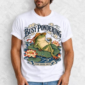 Лягушка «Busy Pondering (Pond Hours Only)»