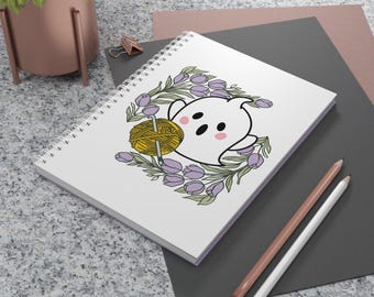 Carnet à spirale « Fantôme avec laine et crochet » | Carnet à spirale, Couronne de fleurs, Pour les crocheteuses et les crocheteuses