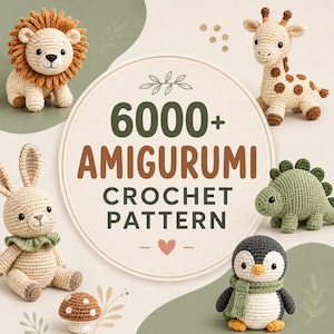 Könnte beinhalten: Eine Sammlung von gehäkelten Amigurumi-Spielzeugen, darunter ein Löwe, eine Giraffe, ein Hase, ein Dinosaurier, ein Pinguin und ein Pilz. Die zentrale kreisförmige Grafik zeigt den Text 6000+ AMIGURUMI CROCHET PATTERN in dunkelgrüner und brauner Schrift.