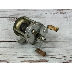best baitcasting reel under 200 dollars Daiwa Coastal TW – T-Wing System – Tackle Express Gear Ratio:7.2:1 (300 Size) Brand:Ugly Stik® Abu Ambassadeur reel repair Cräftic aluminum frame and