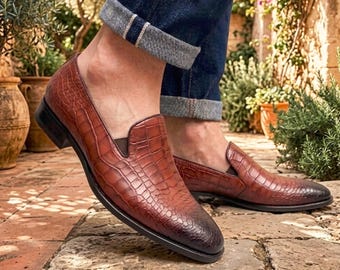 Mocasines de cuero hechos a mano para hombre / Zapatos sin cordones con relieve de cocodrilo marrón / Zapatos formales para bodas y fiestas / Regalo ideal para él