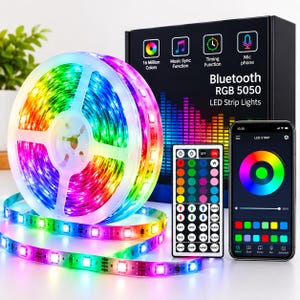 Könnte beinhalten: Eine Rolle mehrfarbiger RGB 5050 LED-Streifen mit einer schwarzen Box mit der Aufschrift Bluetooth RGB 5050 LED Strip Lights, einer Fernbedienung mit verschiedenen Farbtasten und einem Smartphone mit einer Farbkreis-App.