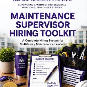 Puede incluir: Un kit de contratación para supervisor de mantenimiento con un vaso morado, un portapapeles con formulario de evaluación de candidatos, un bolígrafo, una bolsa de herramientas y una insignia dorada que dice 20-PAGE DIGITAL TOOLKIT. El texto incluye APC Apartment Professionals Collective y Build the Right Team.