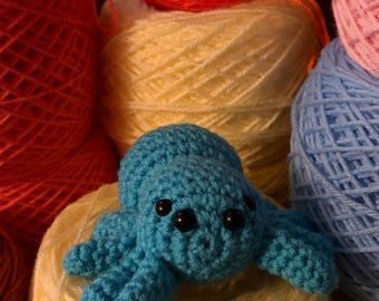 Crochet spider plush handmade amigurumi spooky bug Halloween craft stuffed animal
