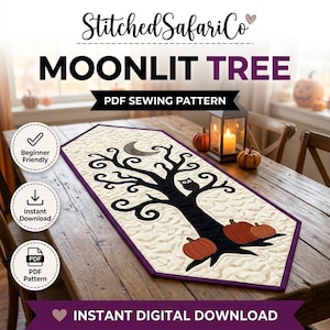 Op de afbeelding: Een naaipatroon voor een tafelloper genaamd Moonlit Tree van StitchedSafariCo. De loper toont een zwart boomsilhouet met een maansikkel, een uil en oranje pompoenen op een crèmekleurige achtergrond met een subtiel vleermuispatroon.