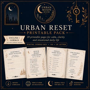 Könnte beinhalten: Ein digitales, druckbares Set mit dem Titel Urban Reset, bestehend aus vier Seiten mit Checklisten und Planern für die Haushaltsorganisation. Das Design zeigt goldene Himmelsmotive, einen Schlüssel und Stadtsilhouetten auf dunkelblauem Grund. Der Text enthält englische und deutsche Optionen, A4- und US-Letter-Formate sowie Anweisungen zum sofortigen Download.