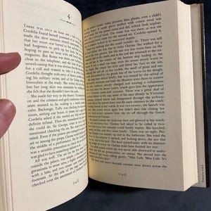 El cráneo bajo la piel de P. D. James. Primera edición, primera impresión. Casi perfecto/Muy buen estado. Tapa dura. imagen 7