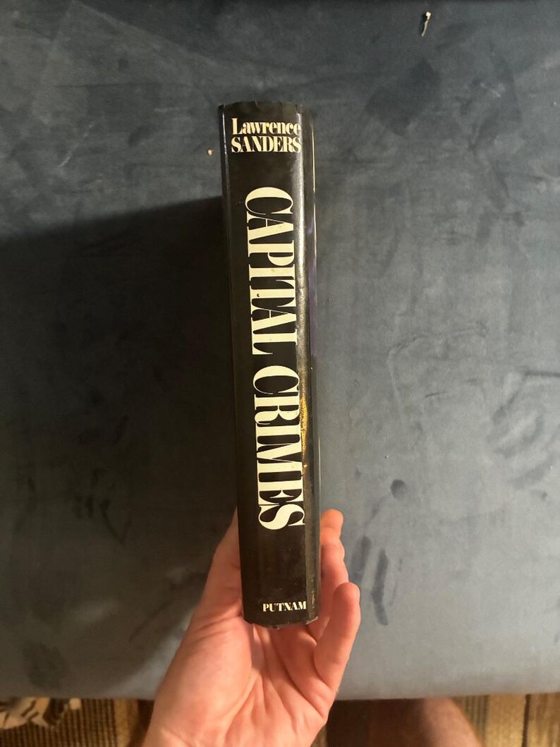 Capital Crimes autorstwa Lawrence'a Sandersa Pierwsze wydanie Pierwsze wydanie Prawie dobry/bardzo dobry Twarda oprawa zdjęcie 7
