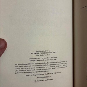Weaving on Cardboard: Simple Looms to Make and Use (1972 First Edition) image 5