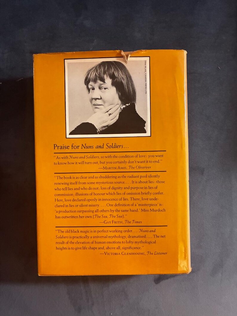 Suore e soldati di Iris Murdoch, 1981, Prima edizione, Prima stampa, Ottime condizioni. immagine 5