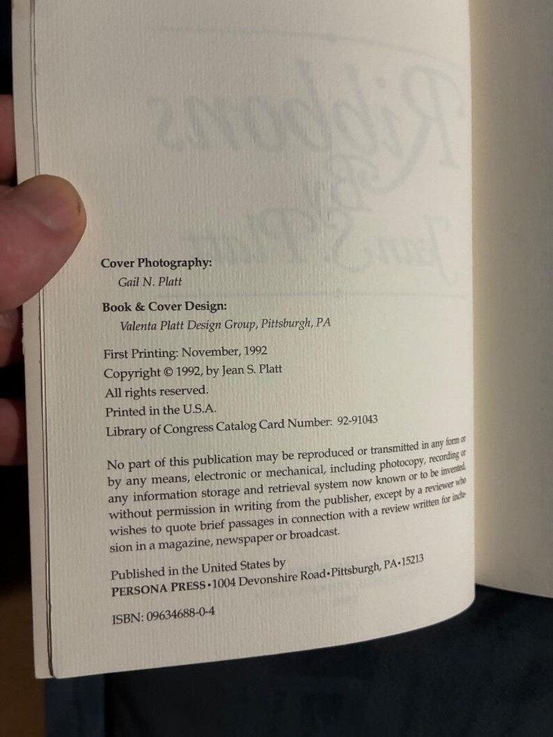 Ribbons de Jean S. Platt. Firmado. 1992. Primera edición. Primera impresión. Tapa blanda. Muy buen estado. imagen 5