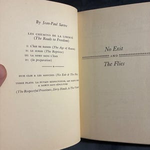 Geen uitweg en de vliegen van Jean-Paul Sartre (vert. Stuart Gilbert) 1949 Eerste editie 5e druk Zeer goede staat afbeelding 4