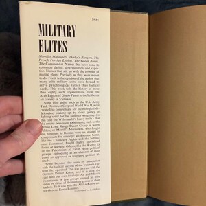 Élites militares por Roger A. Beaumont 1974 Primera edición Primera impresión Casi perfecto/Muy bueno imagen 2