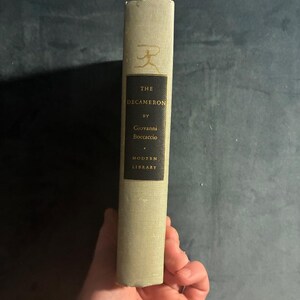 The Decameron of Giovanni Boccaccio by Giovanni Boccaccio (translated by Frances Winwar) 1955 The Modern Library (Random House), New York image 3