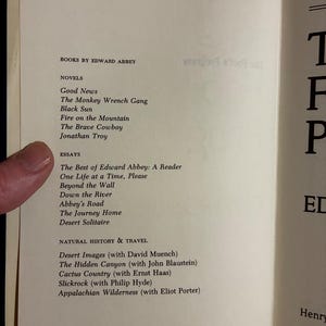 The Fool's Progress di Edward Abbey 1988 Prima edizione Prima stampa Quasi perfetto/Quasi perfetto immagine 3