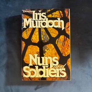 Suore e soldati di Iris Murdoch, 1981, Prima edizione, Prima stampa, Ottime condizioni. immagine 1