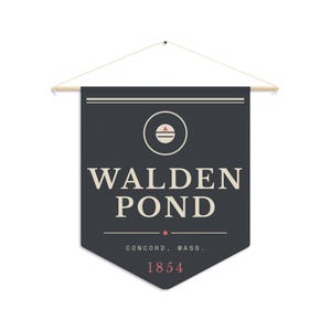 Stendardo letterario di Walden Pond / Stendardo da parete di Concord, Massachusetts / Decorazione per amanti dei libri ispirata a Thoreau immagine 3
