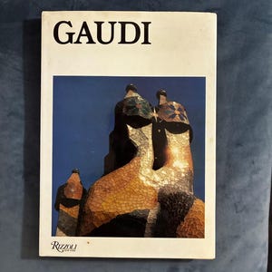 Gaudí, Ignasi de Sola-Morales, Erstausgabe 1986, sehr guter Zustand, Hardcover Bild 1
