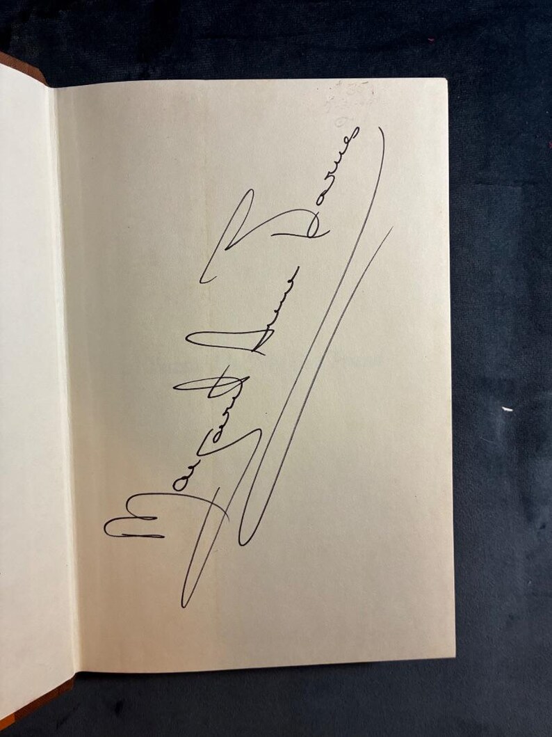 Primera edición firmada: Un buitre es mi amigo, de Margaret Anne Barnes (1981) imagen 9