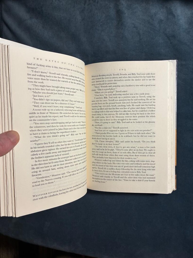The Gates of the Alamo by Stephen Harrigan 2000 First Edition First Printing Near Fine/VG+ Hardcover image 4