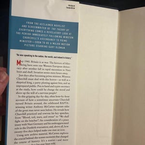 Die dunkelste Stunde: Wie Churchill England vom Abgrund zurückbrachte von Anthony McCarten Erste Auflage, erster Druck Nahezu neuwertig/Sehr gut Bild 4