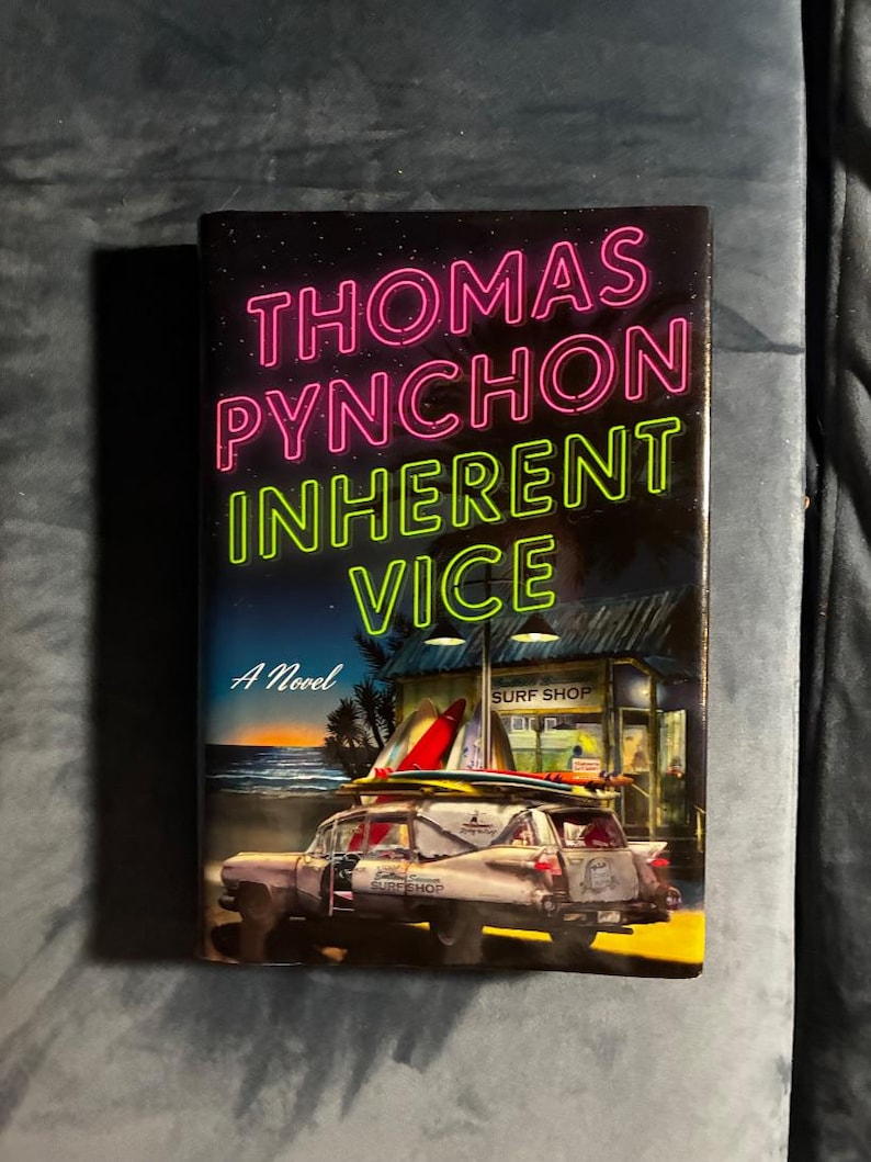 Vicio inherente de Thomas Pynchon, 2009, primera edición, primera impresión, tapa dura, en excelente estado. imagen 1