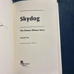 Skydog: Duane Allman-berättelsen av Randy Poe Signerad Första upplagan Första trycket Fin/Fin bild 6