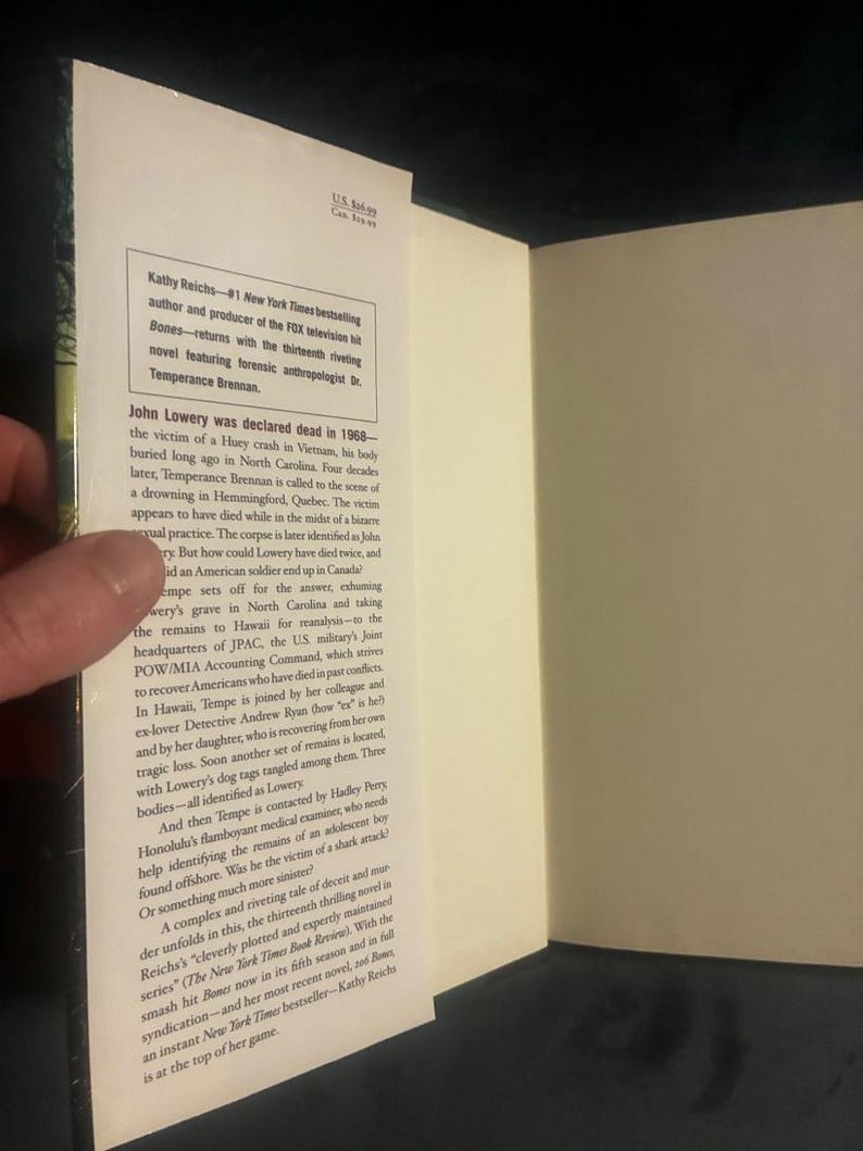 Spider Bones de Kathy Reichs. Primera edición, primera impresión. Excelente estado/Muy buen estado. imagen 4