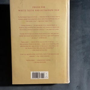 Sobre la belleza, de Zadie Smith. Primera edición, segunda impresión. Tapa dura. Muy buen estado. imagen 4