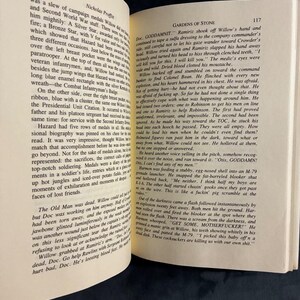 Gardens of Stone van Nicholas Proffitt, 1983, eerste editie, eerste druk. Zo goed als nieuw/zeer goed. afbeelding 4