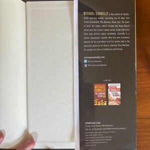 Michael Connelly, De Oversteek, Gesigneerde eerste editie, hardcover (in bijna perfecte staat) afbeelding 10