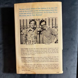 Libertad a medianoche de Larry Collins y Dominique Lapierre, 1975. Primera edición, primera impresión. En muy buen estado. Tapa dura. imagen 8