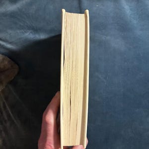 La primera víctima de Phillip Knightley, 1975, primera edición, segunda impresión, casi perfecto/muy bueno. imagen 8