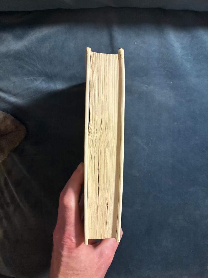 La primera víctima de Phillip Knightley, 1975, primera edición, segunda impresión, casi perfecto/muy bueno. imagen 8