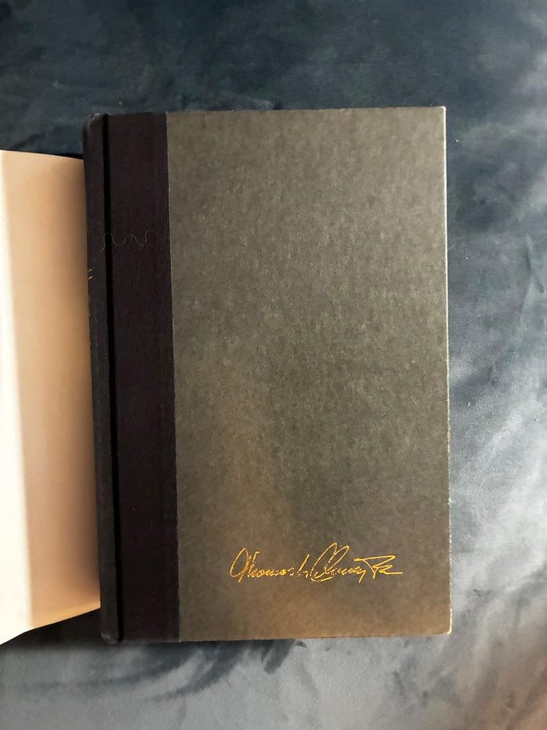 Clear and Present Danger by Tom Clancy 1989 First Edition First Printing Fine/Near Fine image 8