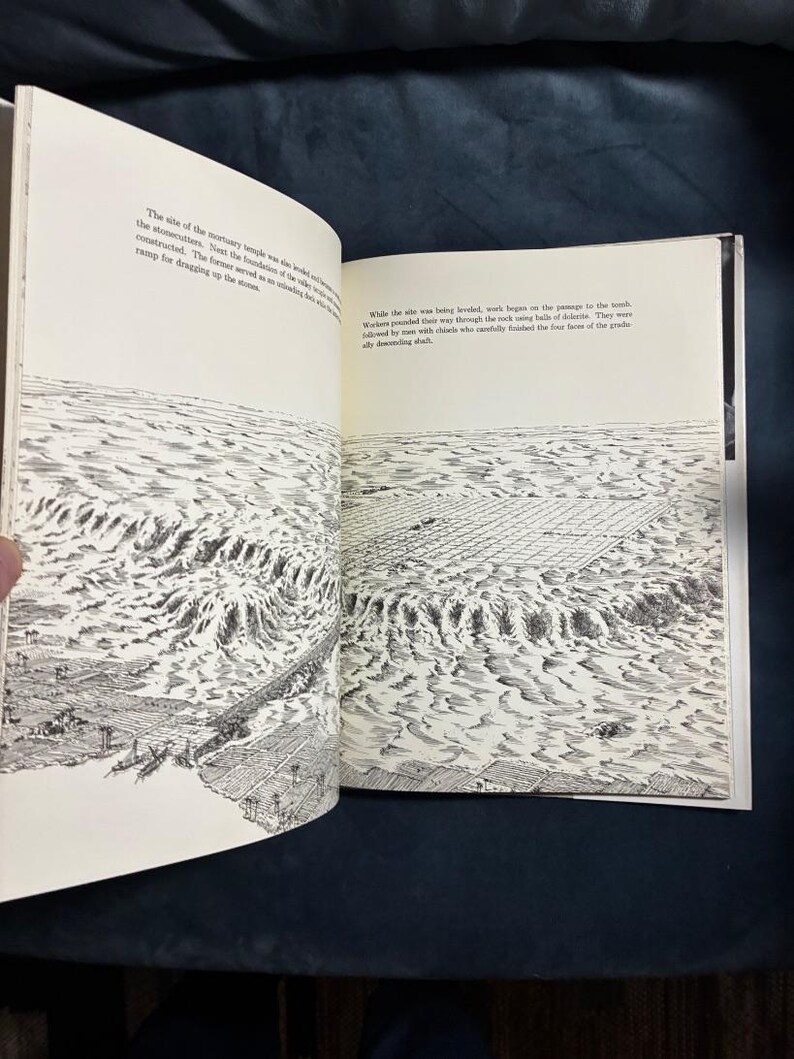 Pyramid by David Macaulay 1975 First Edition Second Printing Very Good/Very Good image 5