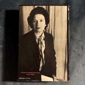 El cráneo bajo la piel de P. D. James. Primera edición, primera impresión. Casi perfecto/Muy buen estado. Tapa dura. imagen 5