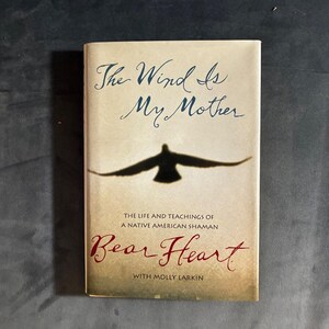 Le Vent est ma mère : La vie et les enseignements d'un chaman amérindien, signé par Bear Heart image 1