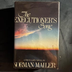 Le Chant du bourreau de Norman Mailer, première édition, premier tirage, état proche du neuf/très bon+, couverture rigide image 1