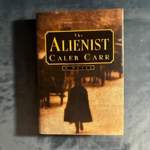 Alienisten av Caleb Carr 1994 Första upplagan 7:e tryckningen Nästan bra/Mycket bra bild 1