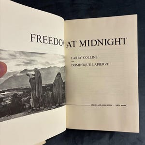 Libertad a medianoche de Larry Collins y Dominique Lapierre, 1975. Primera edición, primera impresión. En muy buen estado. Tapa dura. imagen 3