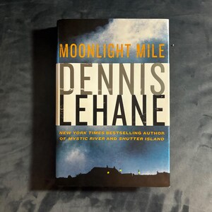 Moonlight Mile autorstwa Dennisa Lehane'a, 2010, pierwsze wydanie, pierwsze wydanie, prawie w dobrym stanie zdjęcie 1