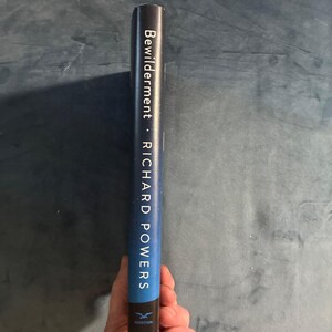 Verwarring door Richard Powers Eerste editie Eerste druk In uitstekende/bijna uitstekende staat Hardcover afbeelding 6